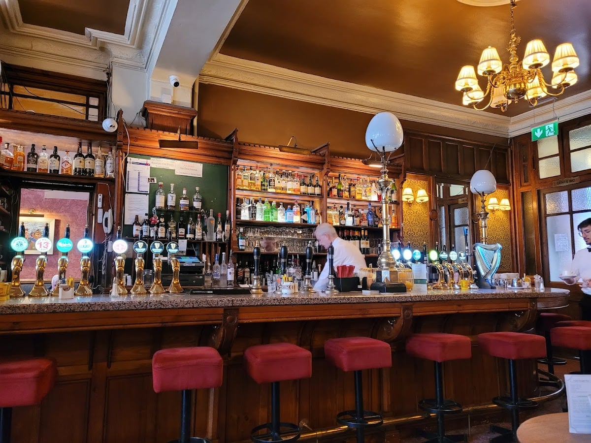 Neary's - Theatre Pub in Dublin