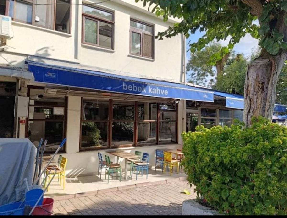 Bebek Ferry Stop & Bebek Kahvesi - Café / Ferry Stop em Istambul