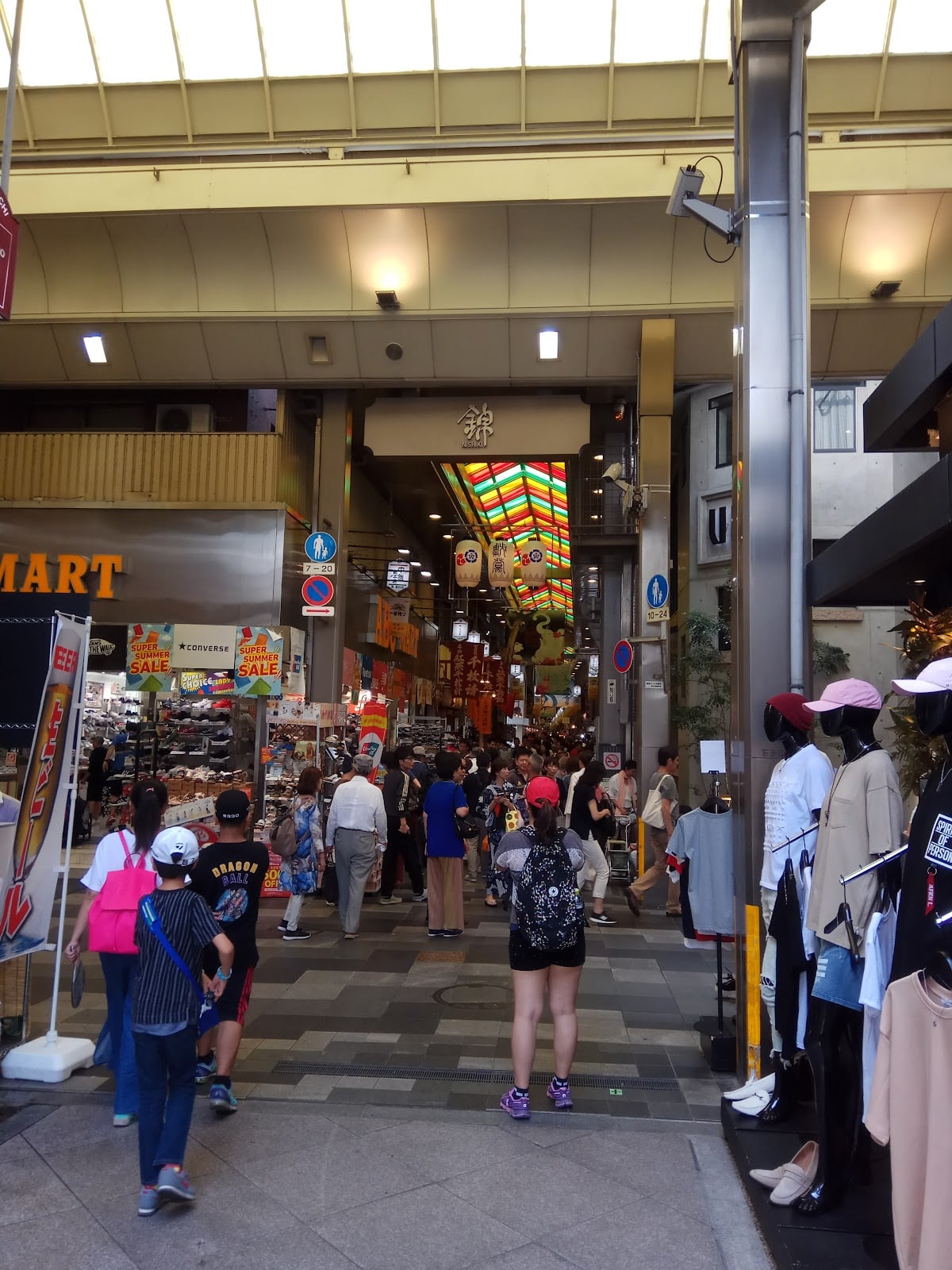 Nishiki Market Walk - market food street in Kyoto