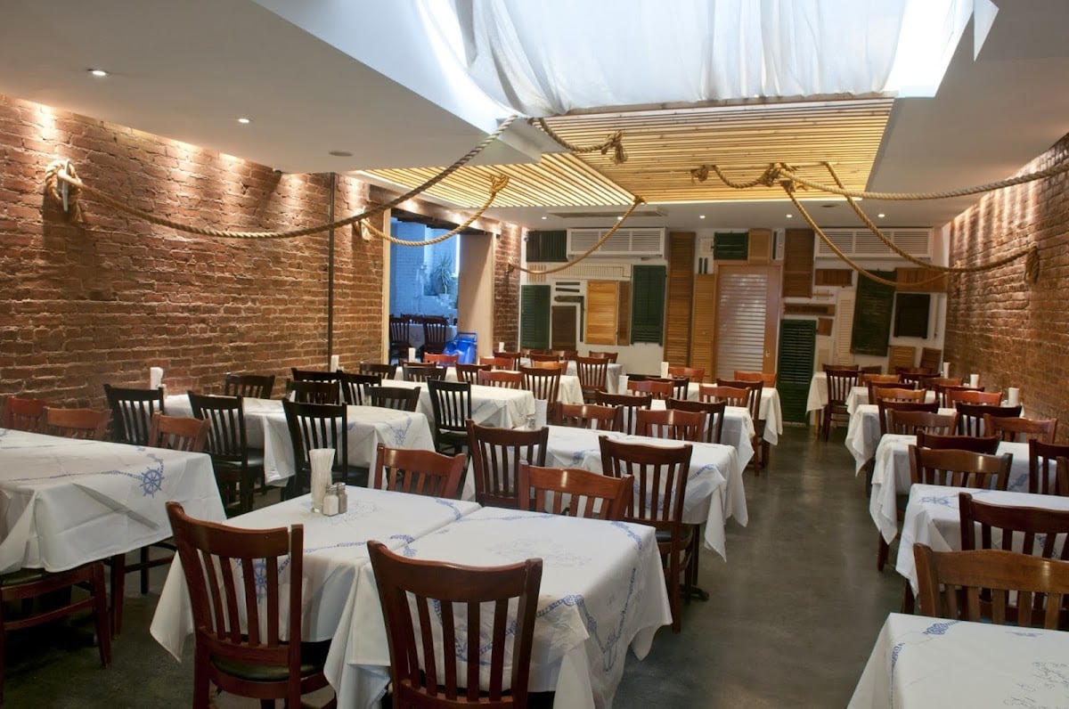 Bahari Estiatorio — Astoria, Queens - Greek Restaurant em Nova Iorque