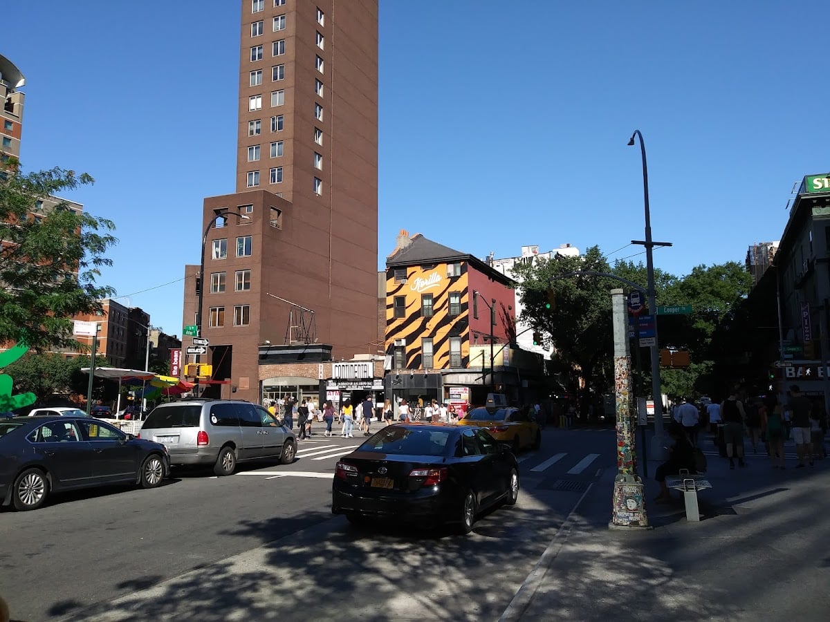 St. Marks Place — East Village Walk - Neighborhood em Nova Iorque