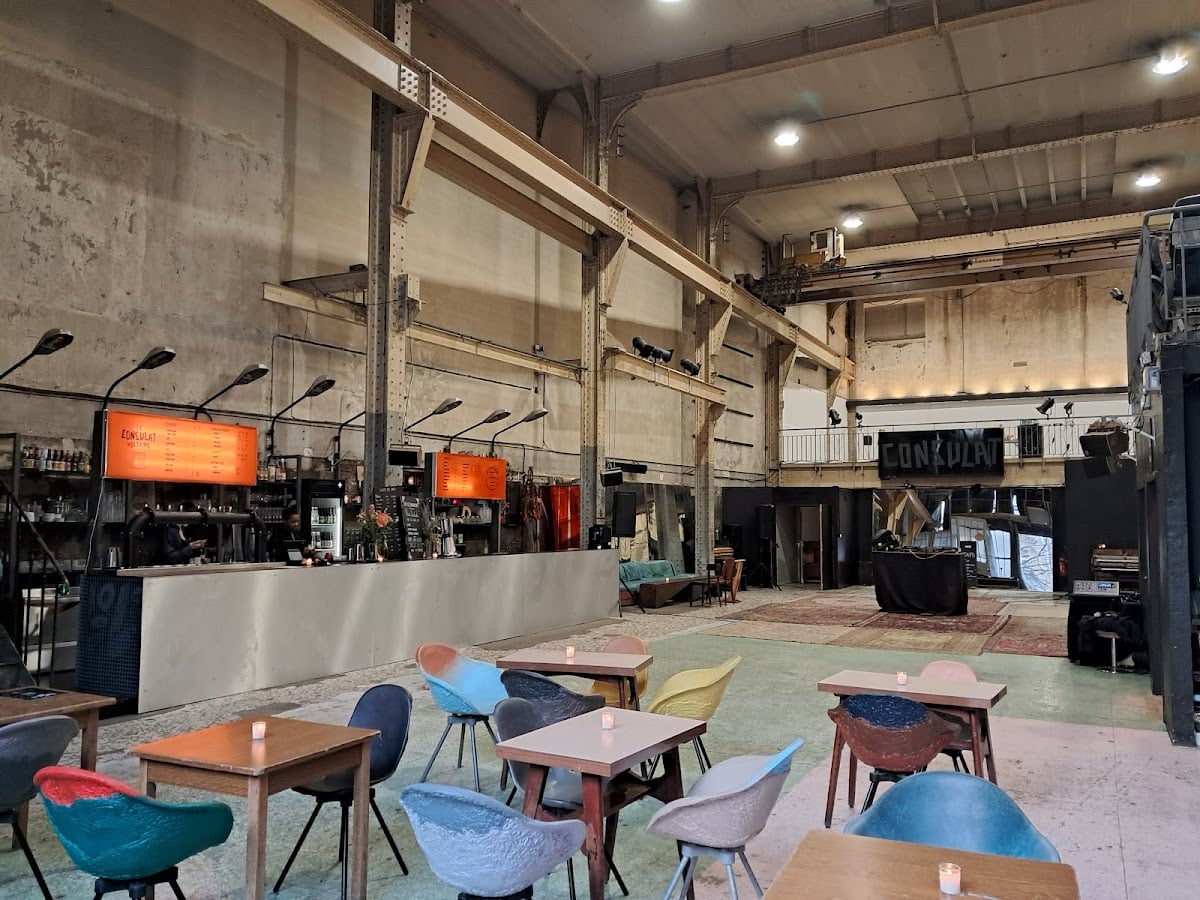 Le Consulat Voltaire - Café in Paris