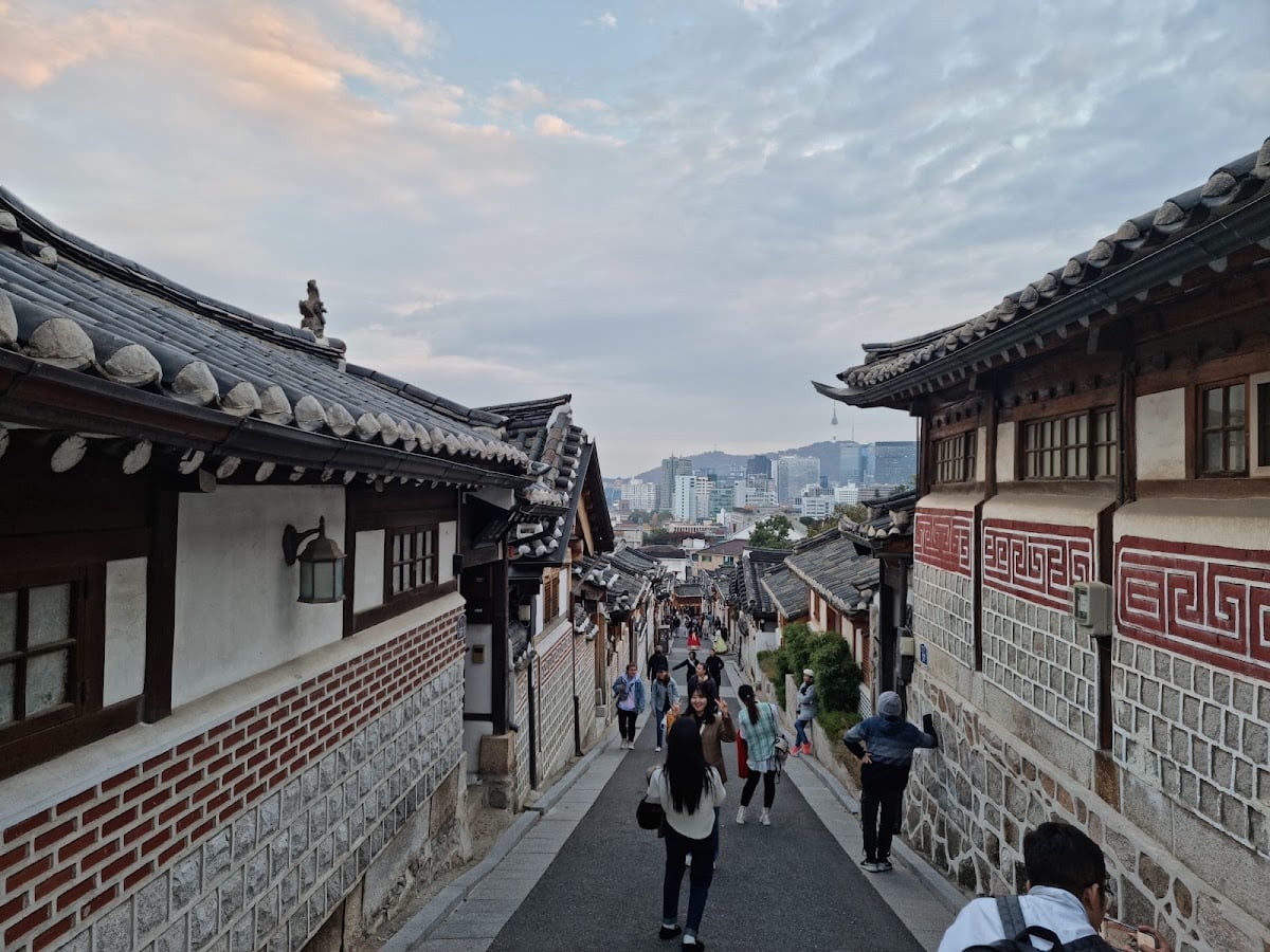 Bukchon Hanok Village Morning Walk - Landmark in Seoul