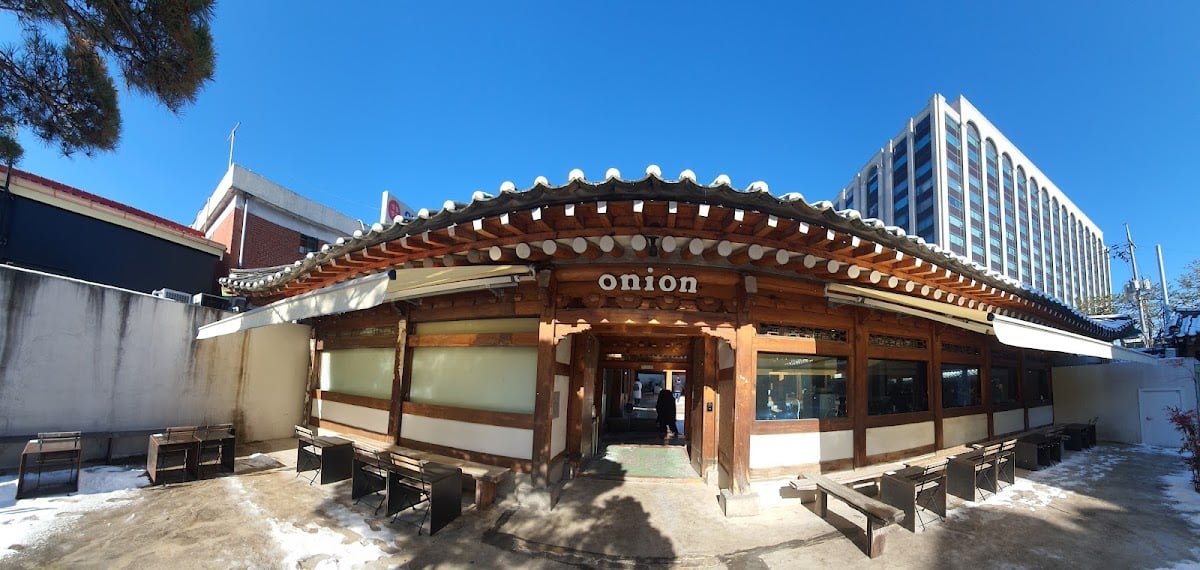 Cafe Onion Anguk - Cafe in Seoul