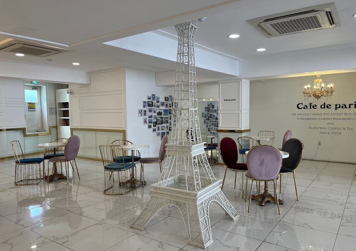 Café de Paris Insadong (Insadong Specialty Cafe) - Cafe in Seoul