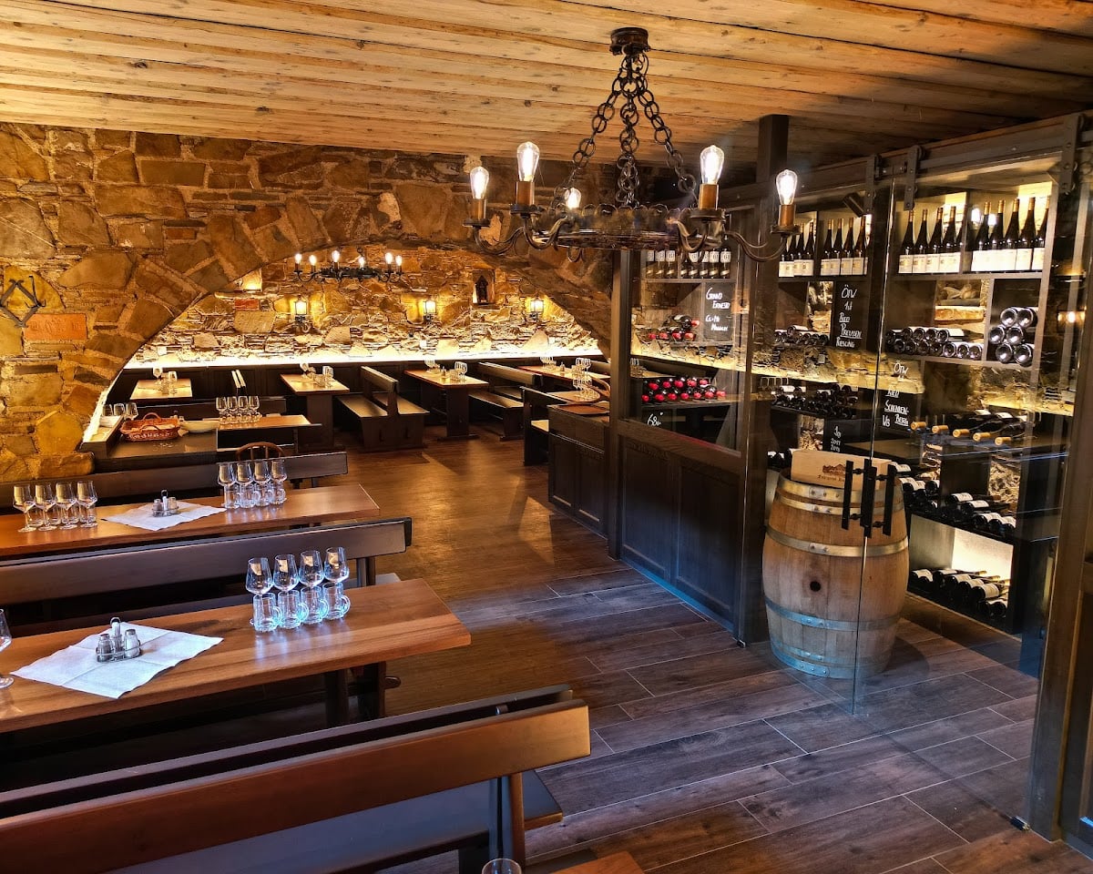 Fuhrgassl-Huber, Weingut und Buschenschank - Heuriger em Viena